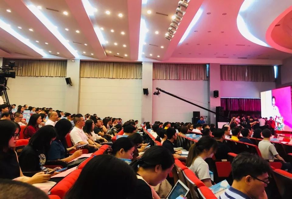 鹰牌集团捐赠30万教育基金,践行以善为商,以爱报育(图4) 鹰牌集团捐赠30万教育基金,践行以善为商,以爱报育(图4)